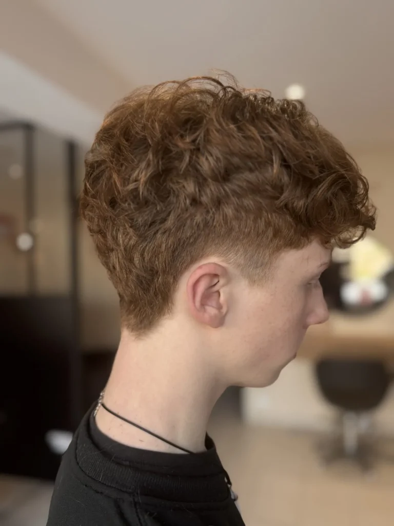 Homme coupe espagnole avec taper fade salon coiffure